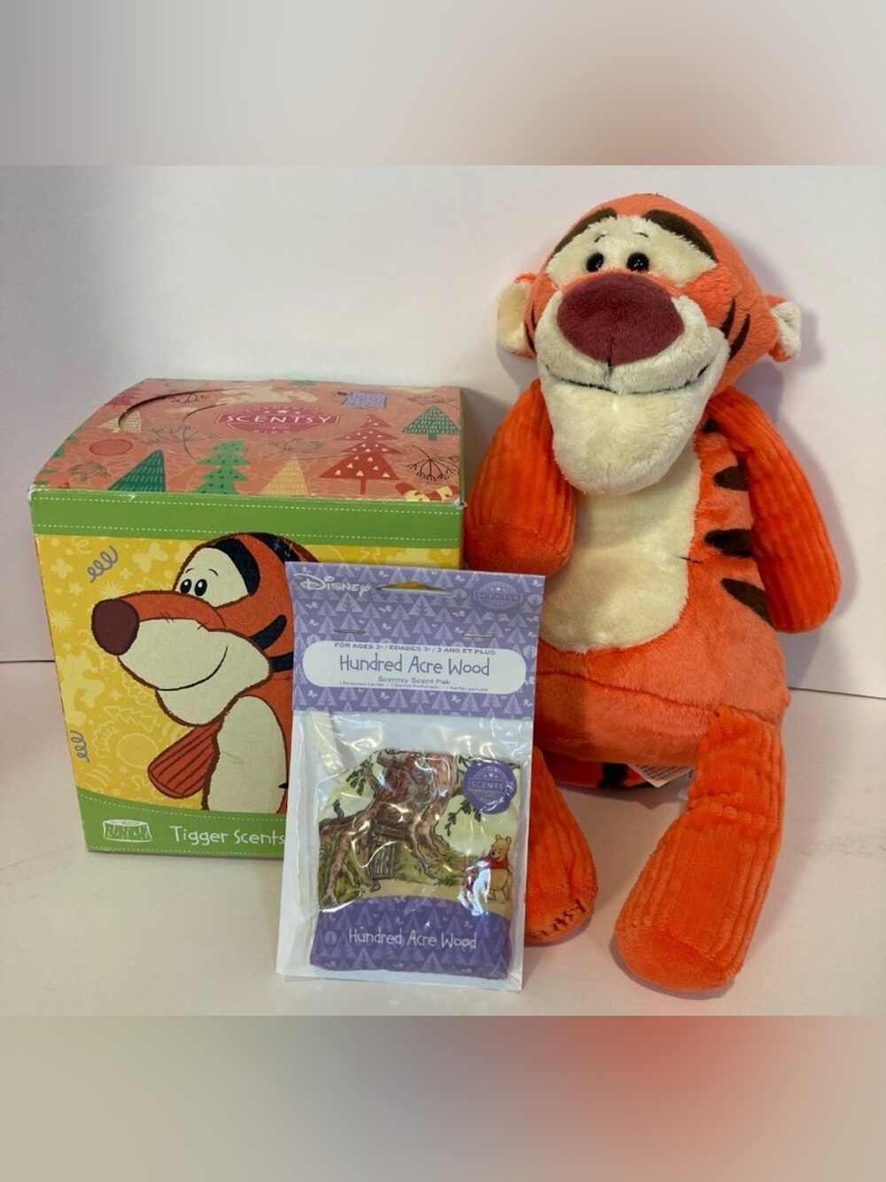 SCENTSY - TIGGER BUDDY W/ SEALED “HUNDRED ACRE WOODS” SCENT PACK